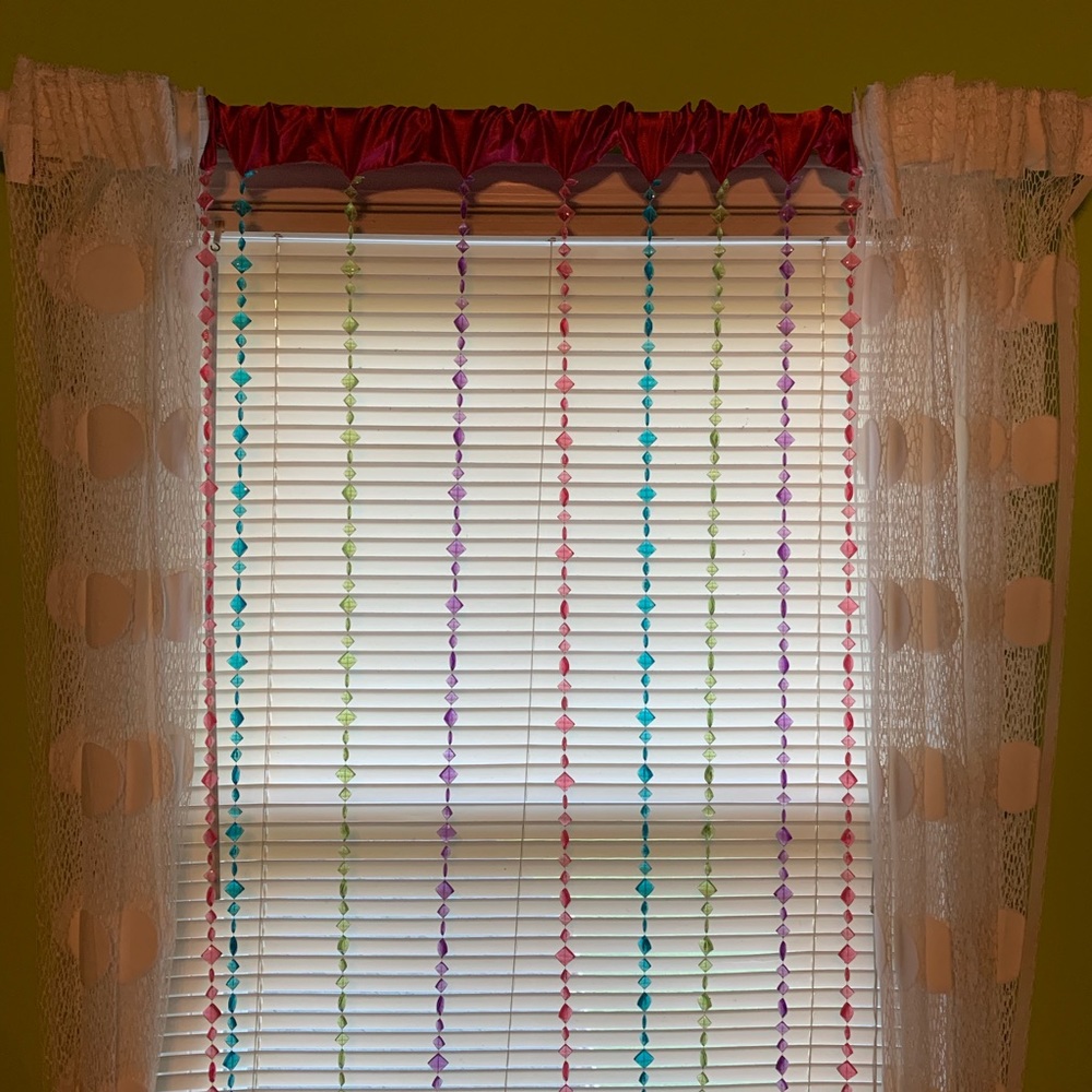 Window decorations - Picture 2 of 3